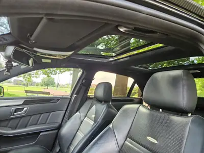 Mercedes-Benz E 63 AMG — Berline haute performance, 525 ch et boîte 7G-Tronic — Miniatur 8