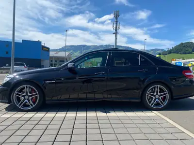 Mercedes-Benz E 63 AMG — Berline haute performance, 525 ch et boîte 7G-Tronic — Miniatur 7