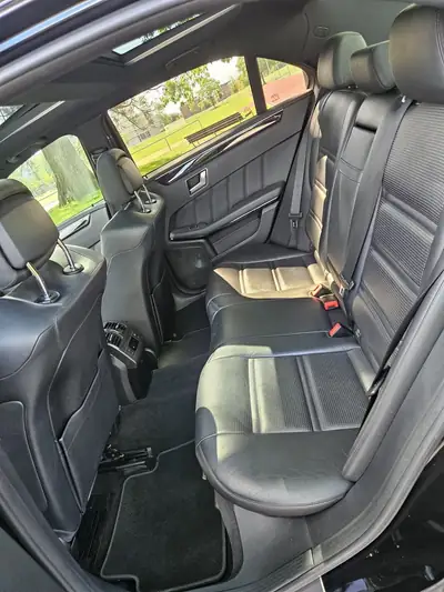 Mercedes-Benz E 63 AMG — Berline haute performance, 525 ch et boîte 7G-Tronic — Miniatur 12