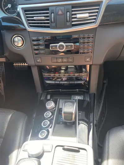 Mercedes-Benz E 63 AMG — Berline haute performance, 525 ch et boîte 7G-Tronic — Miniatur 14