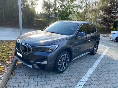 BMW X1 xDrive 20i xLine — SUV compact premium 4x4, toit panoramique ouvrant — dashboard