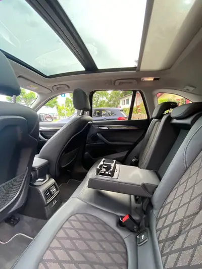 BMW X1 xDrive 20i xLine — SUV compact premium 4x4, toit panoramique ouvrant — Thumbnail 9