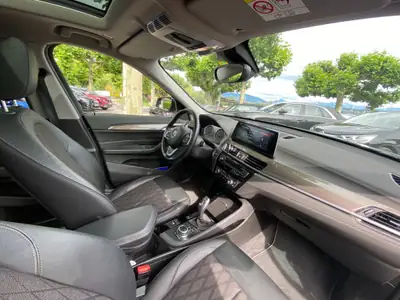 BMW X1 xDrive 20i xLine — SUV compact premium 4x4, toit panoramique ouvrant — Thumbnail 12