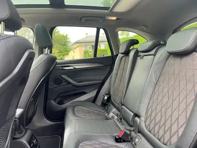 BMW X1 xDrive 20i xLine — SUV compact premium 4x4, toit panoramique ouvrant — Thumbnail 10