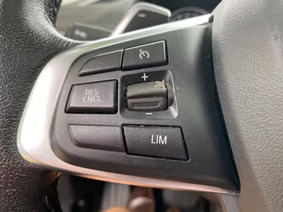 BMW X1 xDrive 20i xLine — SUV compact premium 4x4, toit panoramique ouvrant — Thumbnail 17