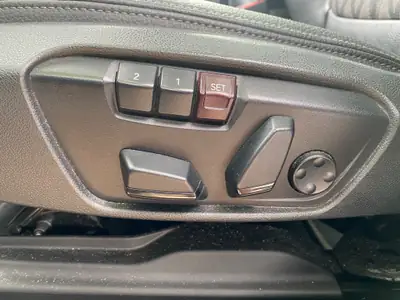 BMW X1 xDrive 20i xLine — SUV compact premium 4x4, toit panoramique ouvrant — Thumbnail 19