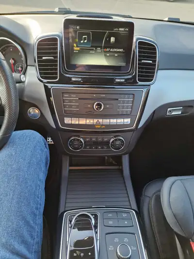 Mercedes-Benz GLE 350 d 4Matic — SUV premium diesel, entretien gratuit inclus — interior