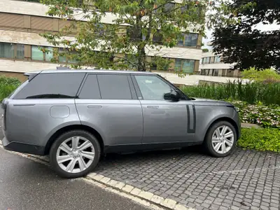 Range Rover P510e Si6 PHEV — Luxe hybride rechargeable, 30000 km seulement — Seitenansicht