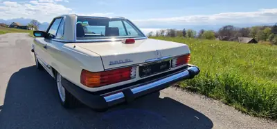 Mercedes-Benz 560 SL — Cabriolet légendaire, 227 ch, histórien impeccable — côté