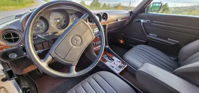 Mercedes-Benz 560 SL — Cabriolet légendaire, 227 ch, histórien impeccable — arrière