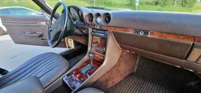 Mercedes-Benz 560 SL — Cabriolet légendaire, 227 ch, histórien impeccable — détail