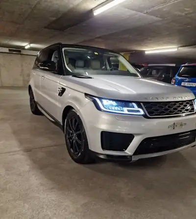 Land Rover Range Rover Sport 3.0 SDV6 SE Dynamic — SUV Premium Robuste, Entretien Impeccable — tableau de bord