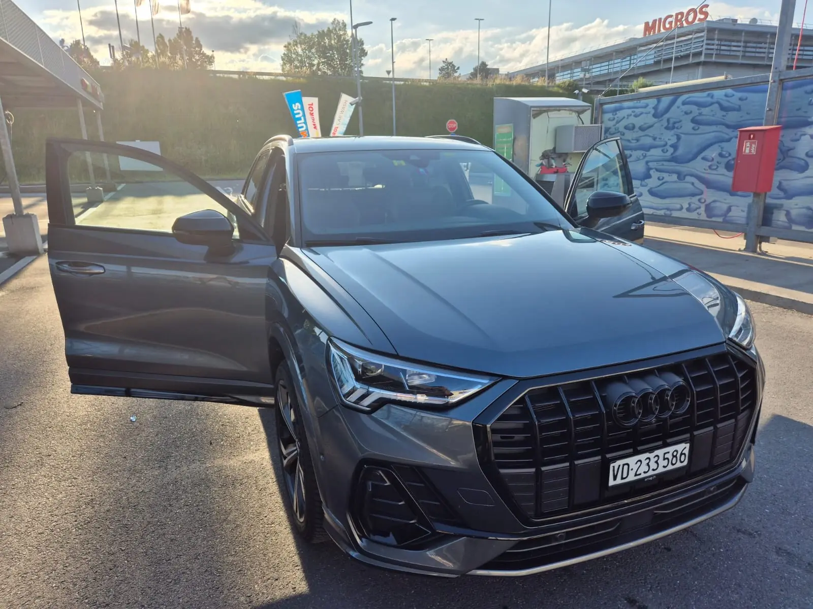 Audi Q3 45 TFSI e S line — SUV hybride rechargeable, 38'000 km seulement — vista esterna