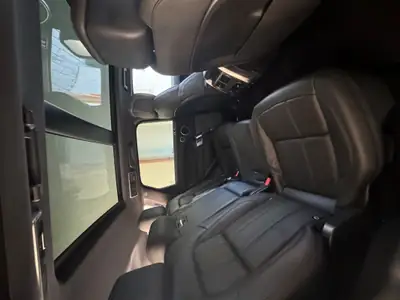 Land Rover Range Rover Sport P400e — SUV hybride rechargeable, 11'000 km seulement — côté