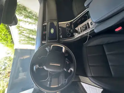 Land Rover Range Rover Sport P400e — SUV hybride rechargeable, 11'000 km seulement — intérieur
