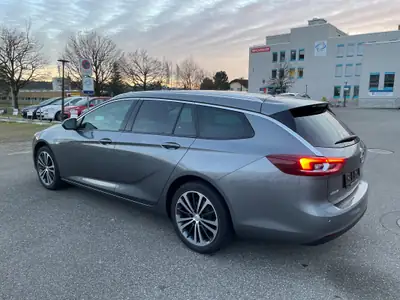 Opel Insignia Sports Tourer 1.6 CDTI — Monospace élégant, motorisation diesel économe — cruscotto