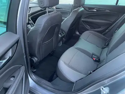 Opel Insignia Sports Tourer 1.6 CDTI — Monospace élégant, motorisation diesel économe — Miniatura 9