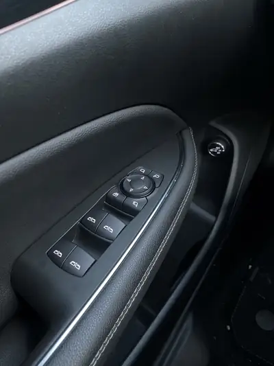 Opel Insignia Sports Tourer 1.6 CDTI — Monospace élégant, motorisation diesel économe — Miniatura 12
