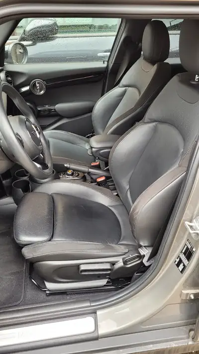 MINI Cooper Steptronic DKG — Citadine dynamique, 42'000 km seulement — Seitenansicht