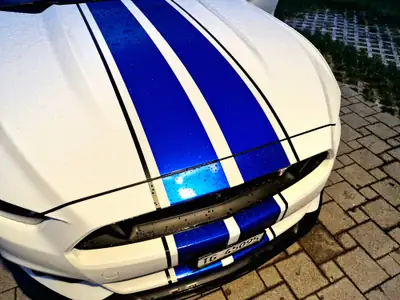 Ford Mustang Convertible 5.0 GT — Cabriolet V8 légendaire, son Remus et suspension abaissée — Miniature 9