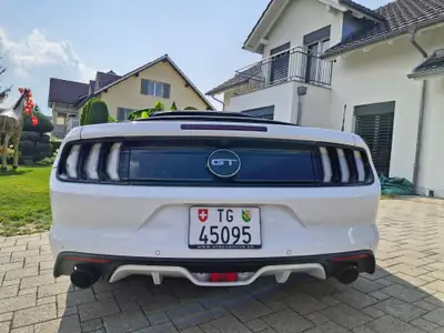 Ford Mustang Convertible 5.0 GT — Cabriolet V8 légendaire, son Remus et suspension abaissée — Miniature 10