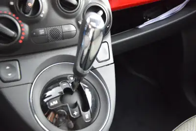 Fiat 500 1.4 16V Lounge Dualogic — Citadine iconique, toit ouvrant, boîte auto — Miniature 11