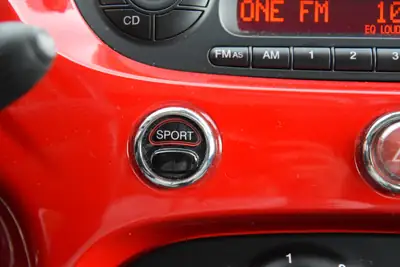 Fiat 500 1.4 16V Lounge Dualogic — Citadine iconique, toit ouvrant, boîte auto — Miniature 12