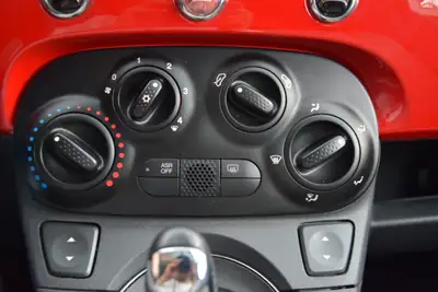 Fiat 500 1.4 16V Lounge Dualogic — Citadine iconique, toit ouvrant, boîte auto — Miniature 15