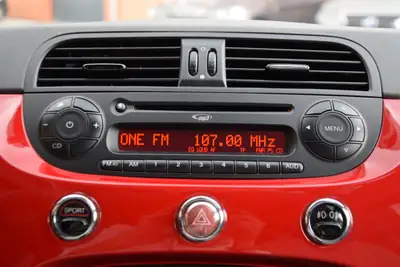 Fiat 500 1.4 16V Lounge Dualogic — Citadine iconique, toit ouvrant, boîte auto — Miniature 13