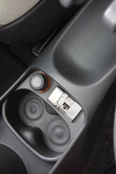 Fiat 500 1.4 16V Lounge Dualogic — Citadine iconique, toit ouvrant, boîte auto — Miniature 19