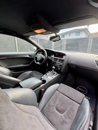 Audi RS5 Coupé 4.2 FSI — 450 ch, design noir intégral, propulsion quattro — detail