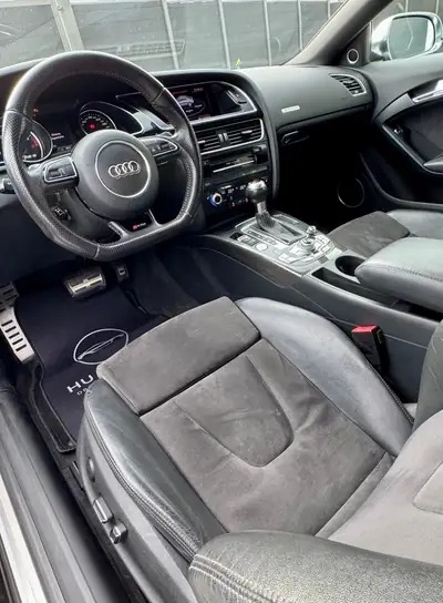 Audi RS5 Coupé 4.2 FSI — 450 ch, design noir intégral, propulsion quattro — Thumbnail 7