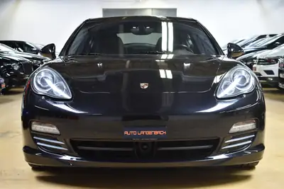 Porsche Panamera 4S — Berline sportive 400 ch, toit panoramique, navigation premium — détail