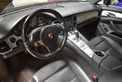 Porsche Panamera 4S — Berline sportive 400 ch, toit panoramique, navigation premium — Miniature 9
