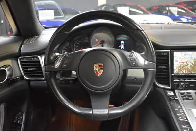 Porsche Panamera 4S — Berline sportive 400 ch, toit panoramique, navigation premium — Miniature 12