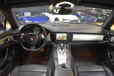 Porsche Panamera 4S — Berline sportive 400 ch, toit panoramique, navigation premium — Miniature 11