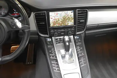 Porsche Panamera 4S — Berline sportive 400 ch, toit panoramique, navigation premium — Miniature 13