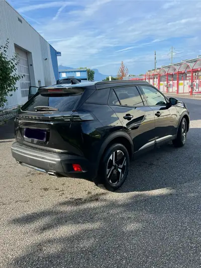 Peugeot 2008 1.2 PureTech Allure — SUV urbain économe, 54 000 km, révision à jour — Seitenansicht