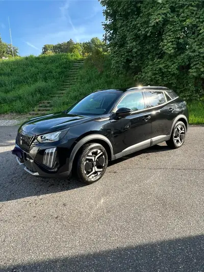 Peugeot 2008 1.2 PureTech Allure — SUV urbain économe, 54 000 km, révision à jour — Armaturenbrett