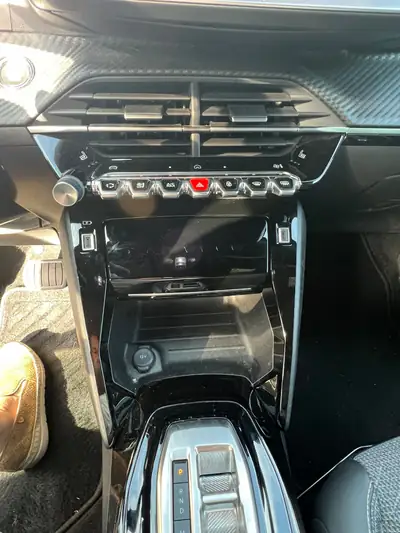 Peugeot 2008 1.2 PureTech Allure — SUV urbain économe, 54 000 km, révision à jour — Miniatur 9