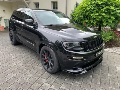 Jeep Grand Cherokee 6.4 V8 HEMI SRT8 — Muscle SUV américain, motorisation extrême — Heckansicht
