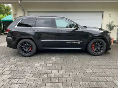 Jeep Grand Cherokee 6.4 V8 HEMI SRT8 — Muscle SUV américain, motorisation extrême — Außenansicht