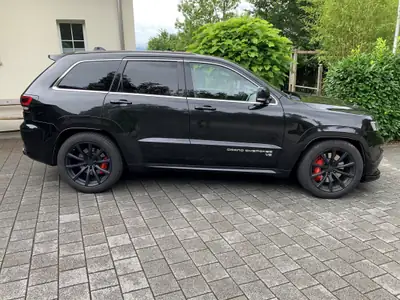 Jeep Grand Cherokee 6.4 V8 HEMI SRT8 — Muscle SUV américain, motorisation extrême — Armaturenbrett