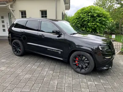 Jeep Grand Cherokee 6.4 V8 HEMI SRT8 — Muscle SUV américain, motorisation extrême — Innenraum