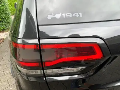Jeep Grand Cherokee 6.4 V8 HEMI SRT8 — Muscle SUV américain, motorisation extrême — Miniatur 9