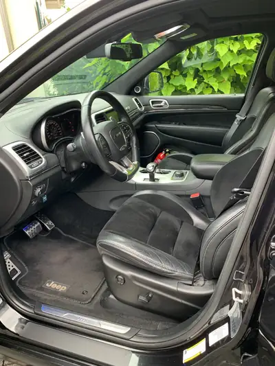 Jeep Grand Cherokee 6.4 V8 HEMI SRT8 — Muscle SUV américain, motorisation extrême — Miniatur 12