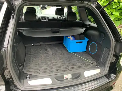 Jeep Grand Cherokee 6.4 V8 HEMI SRT8 — Muscle SUV américain, motorisation extrême — Miniatur 17