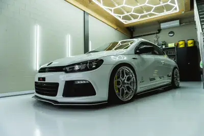 VW Scirocco 2.0 TSI R DSG — Coupé sportif 265 ch, sans accident, finition UNIKAT — détail