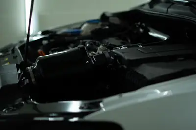 VW Scirocco 2.0 TSI R DSG — Coupé sportif 265 ch, sans accident, finition UNIKAT — Miniature 9