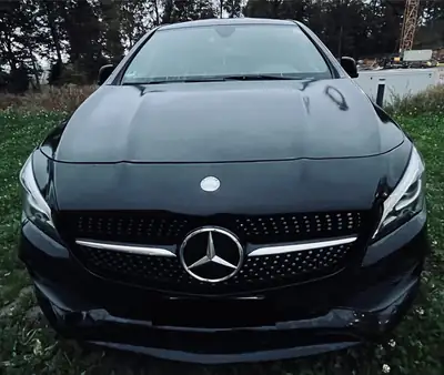 Mercedes-Benz CLA 220 d AMG Line — Berline élégante, diesel économe, 150 000 km — Innenraum